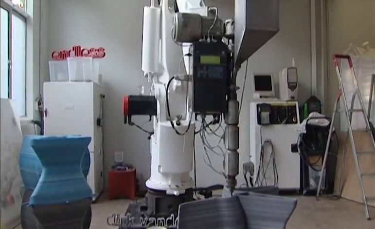 3D printer using giant robot arm