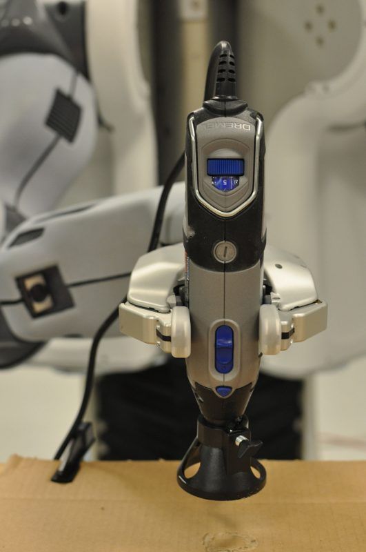 Bosch PR2 using a Dremel: Mobile Manipulators can be used for rapid prototyping